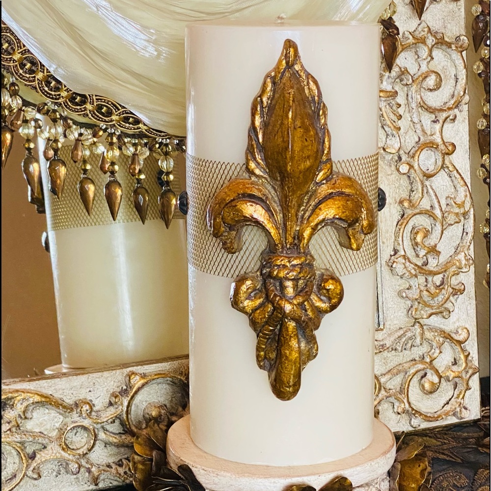SOLD! NWOT MAC Sculpture Fleur de Lis Candle